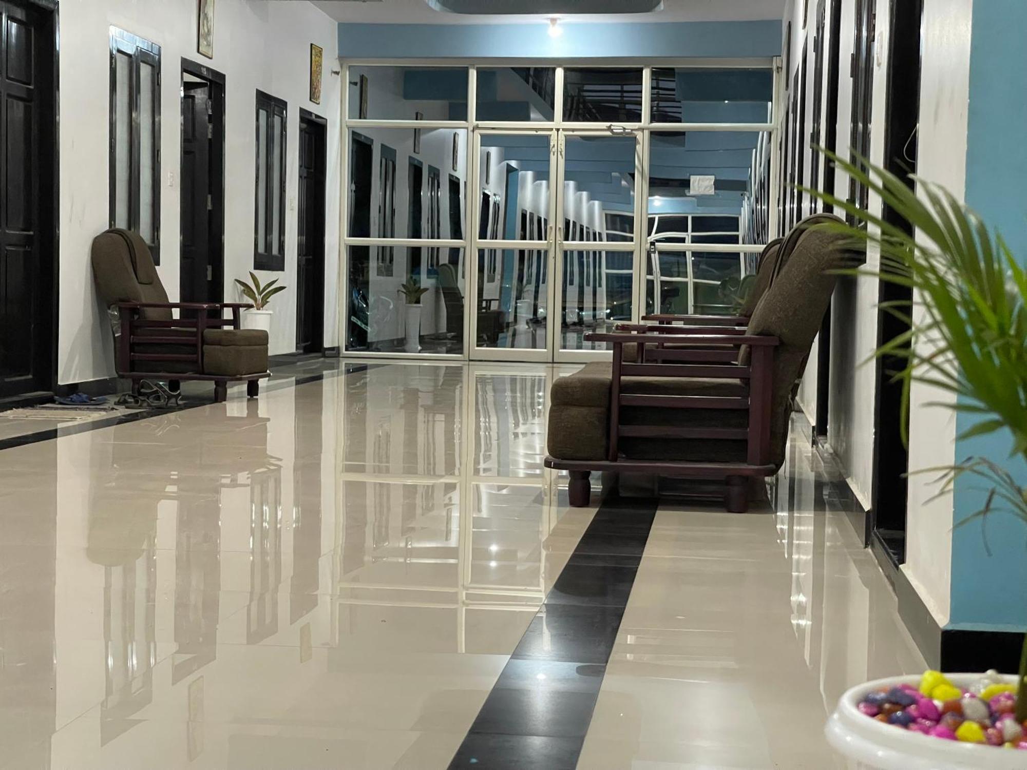 Nilastay Emirates Kazhakuttam Exterior photo
